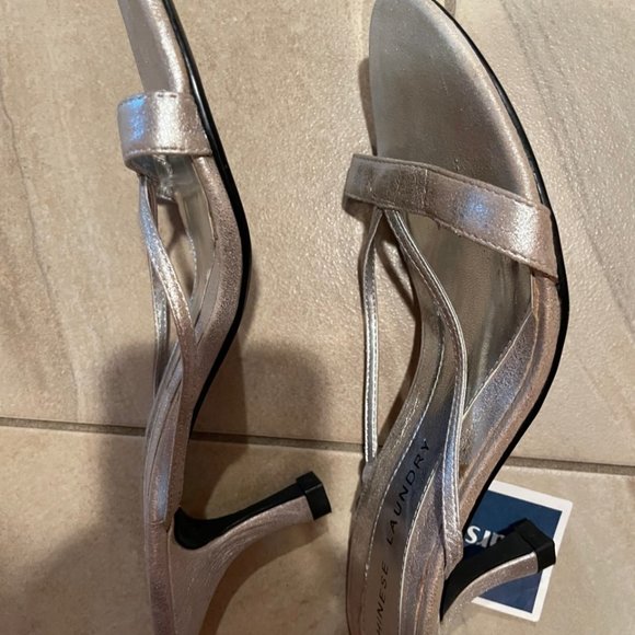 Silver Strappy Sandals by Chinese Laundry Size 6.5M in great shape - Picture 3 of 3